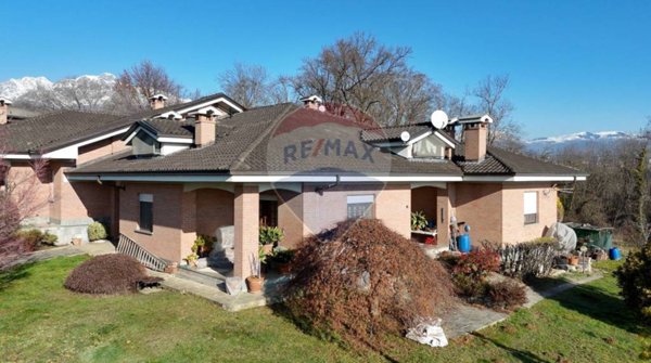 casa indipendente in vendita a Camburzano