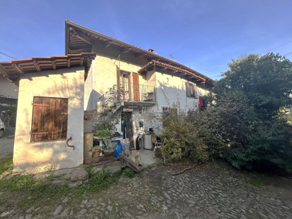 casa indipendente in vendita a Camburzano