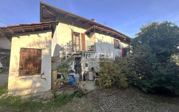 casa indipendente in vendita a Camburzano