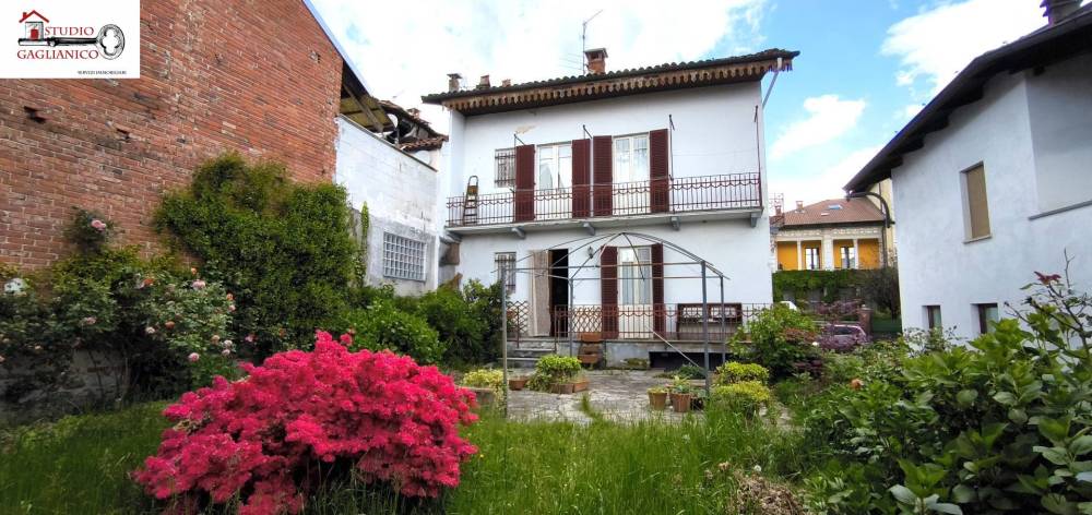 casa indipendente in vendita a Camburzano