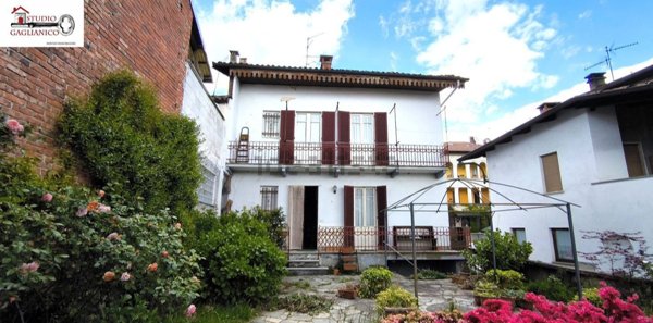 casa indipendente in vendita a Camburzano