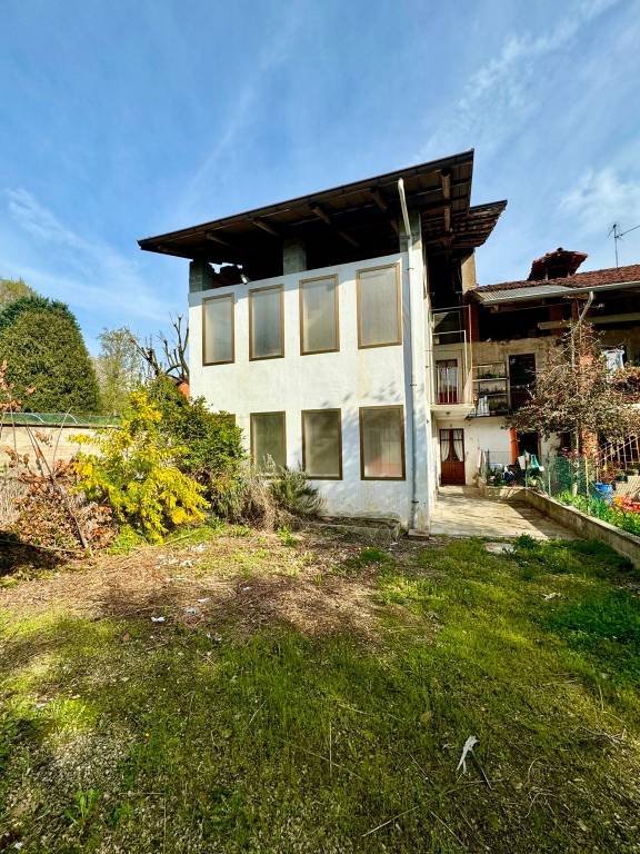 casa indipendente in vendita a Camburzano