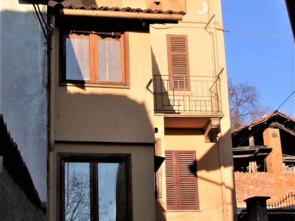 casa indipendente in vendita a Camburzano