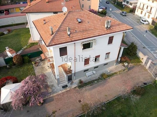 casa indipendente in vendita a Camburzano