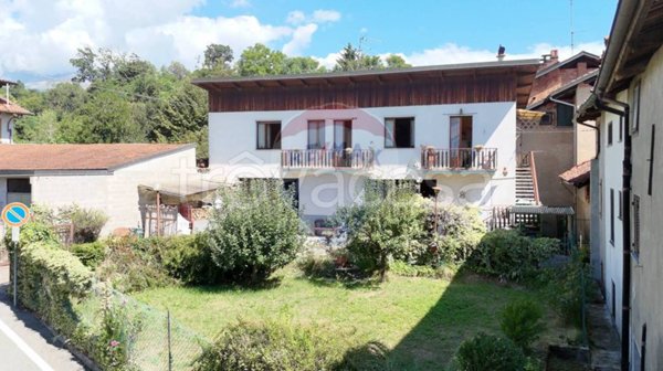 casa indipendente in vendita a Camburzano