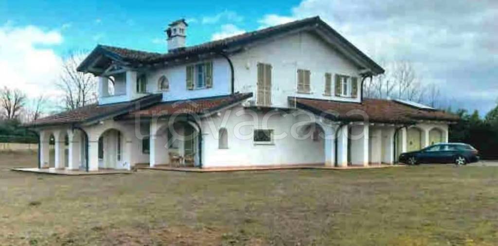 casa indipendente in vendita a Camburzano