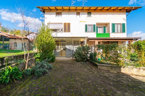 casa semindipendente in vendita a Camburzano