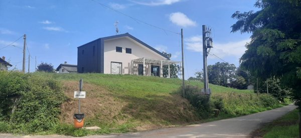 casa indipendente in vendita a Camburzano