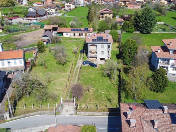 casa indipendente in vendita a Camburzano