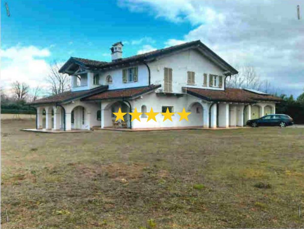 casa indipendente in vendita a Camburzano