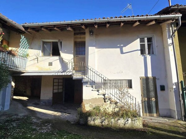 casa indipendente in vendita a Camburzano