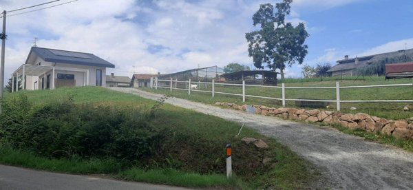 casa indipendente in vendita a Camburzano