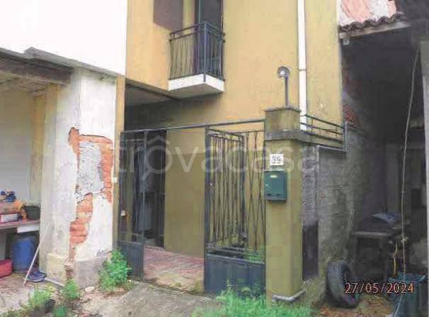 casa indipendente in vendita a Camburzano