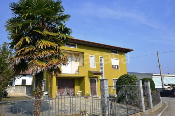 casa indipendente in vendita a Camburzano