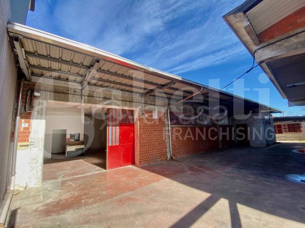 locale di sgombero in vendita a Camburzano