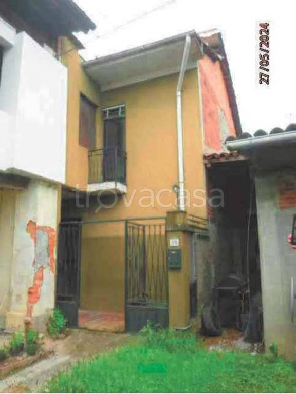 casa indipendente in vendita a Camburzano