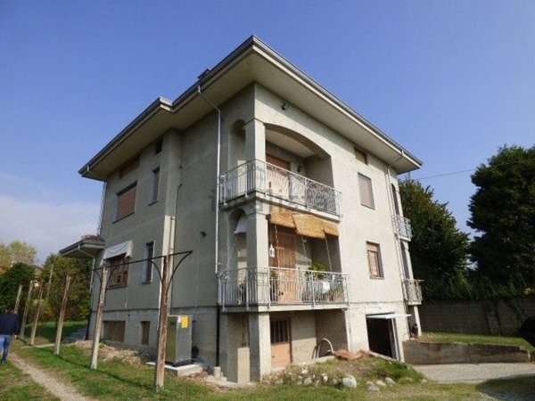 casa indipendente in vendita a Camburzano