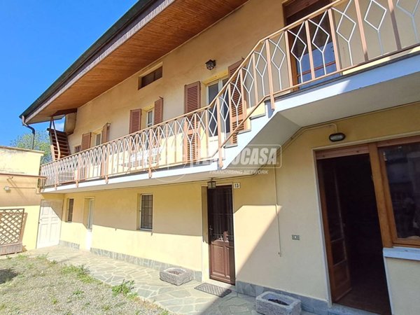 casa indipendente in vendita a Camburzano