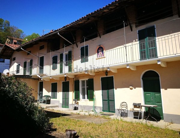 casa indipendente in vendita a Camburzano