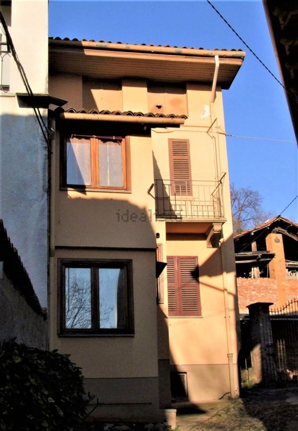 casa indipendente in vendita a Camburzano