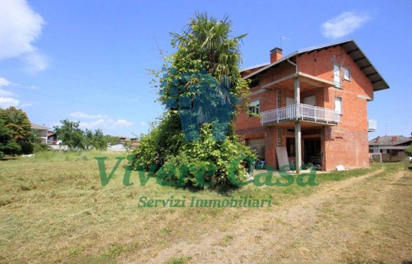 casa indipendente in vendita a Camburzano