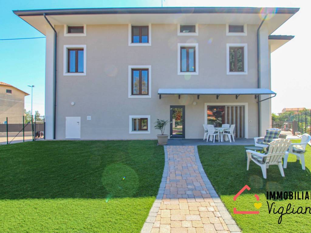 casa indipendente in vendita a Candelo