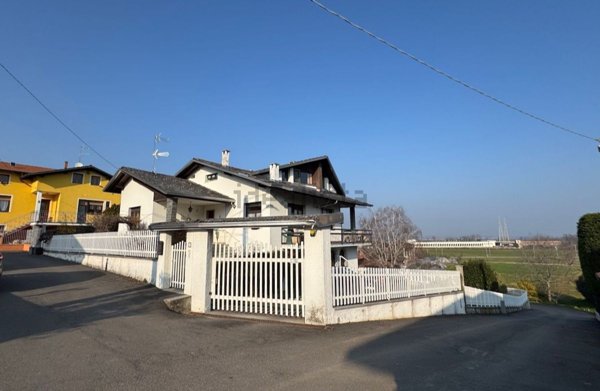 casa indipendente in vendita a Candelo