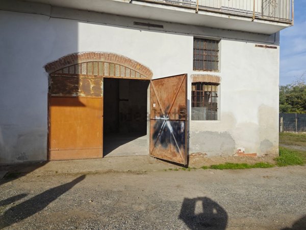 locale di sgombero in vendita a Candelo