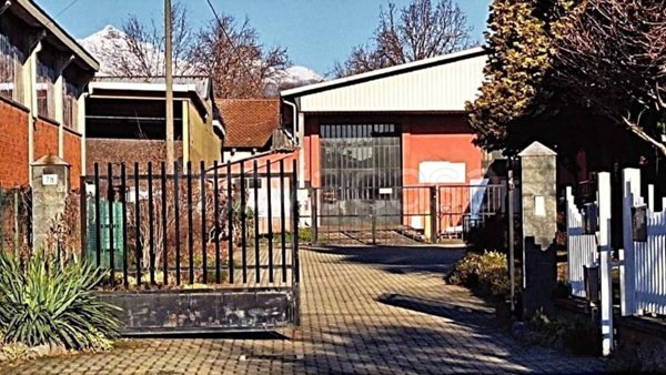 locale commerciale in vendita a Candelo