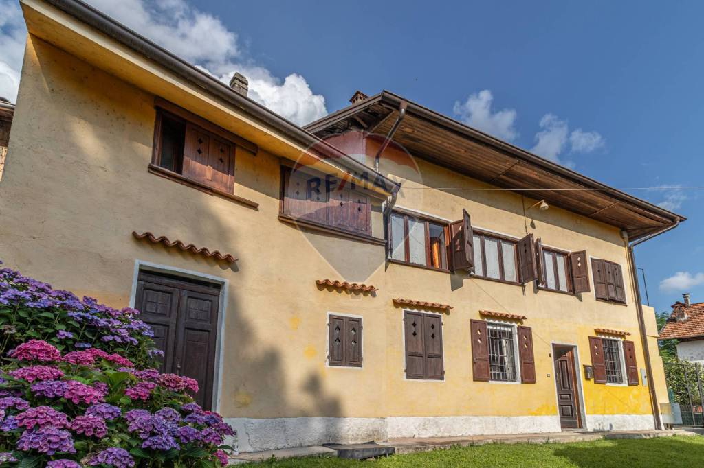 casa indipendente in vendita a Caprile
