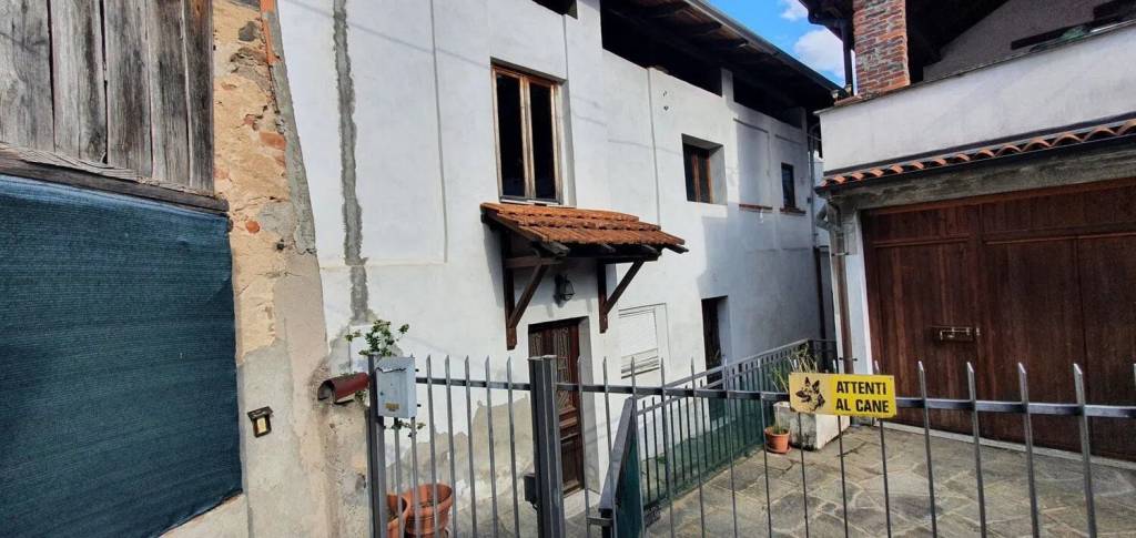 casa indipendente in vendita a Caprile
