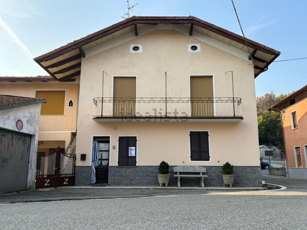 casa semindipendente in vendita a Caprile