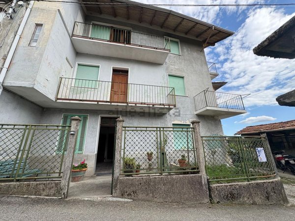 casa indipendente in vendita a Caprile