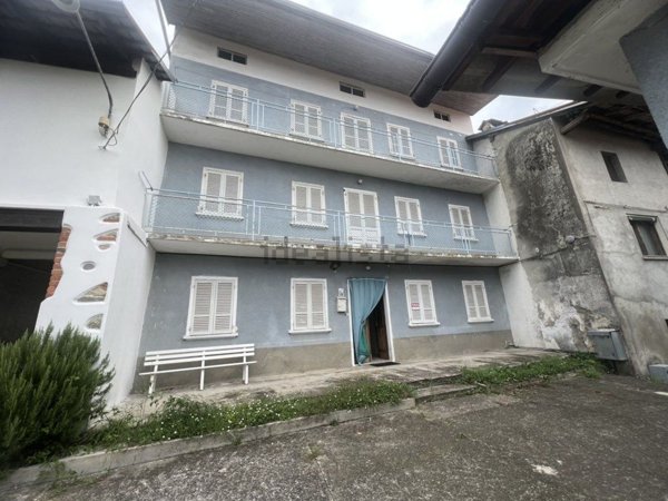 casa indipendente in vendita a Caprile