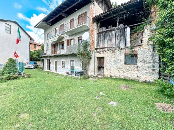 casa indipendente in vendita a Caprile