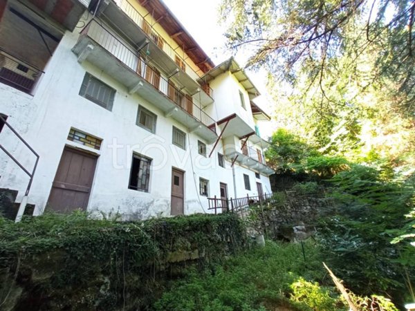 casa indipendente in vendita a Casapinta in zona Rondo