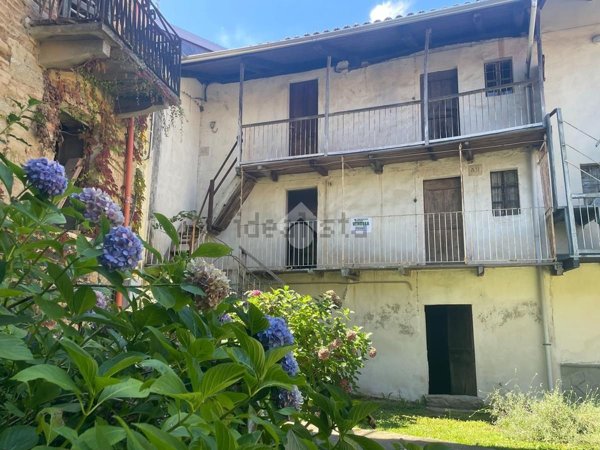 esavano in vendita a Casapinta in zona Rondo