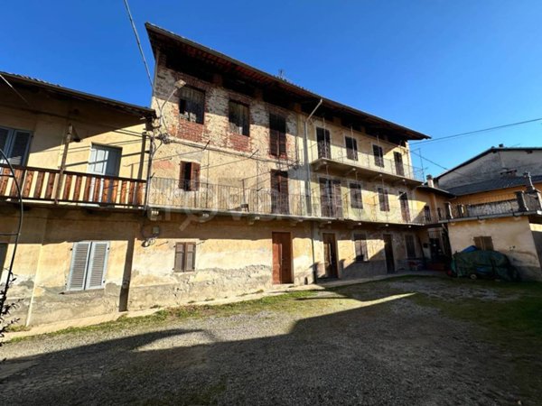 casa indipendente in vendita a Casapinta