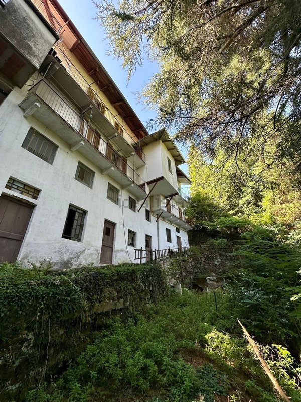 casa indipendente in vendita a Casapinta in zona Rondo