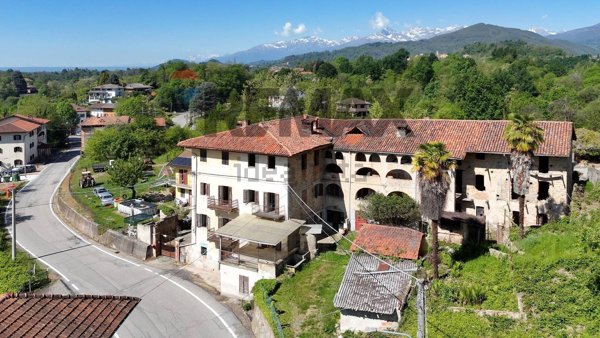casa indipendente in vendita a Casapinta