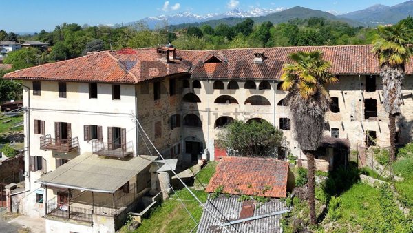 casa indipendente in vendita a Casapinta in zona Guardia