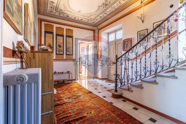 casa indipendente in vendita a Casapinta in zona Rondo