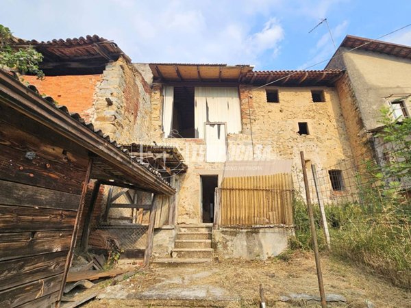 casa indipendente in vendita a Casapinta in zona Bosco