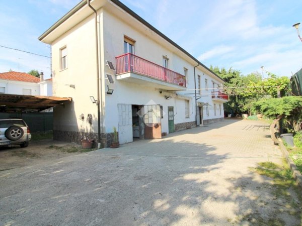 casa indipendente in vendita ad Acqui Terme