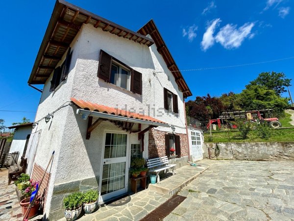 casa indipendente in vendita ad Acqui Terme
