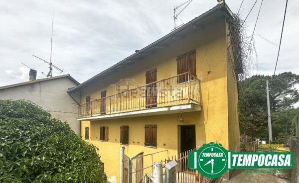 casa indipendente in vendita ad Acqui Terme in zona Lussito
