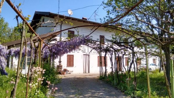 casa indipendente in vendita ad Acqui Terme