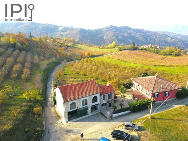casa indipendente in vendita ad Acqui Terme in zona Ovrano