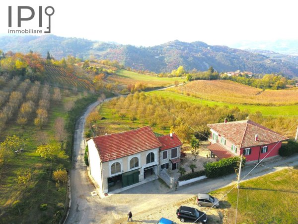 casa indipendente in vendita ad Acqui Terme in zona Ovrano