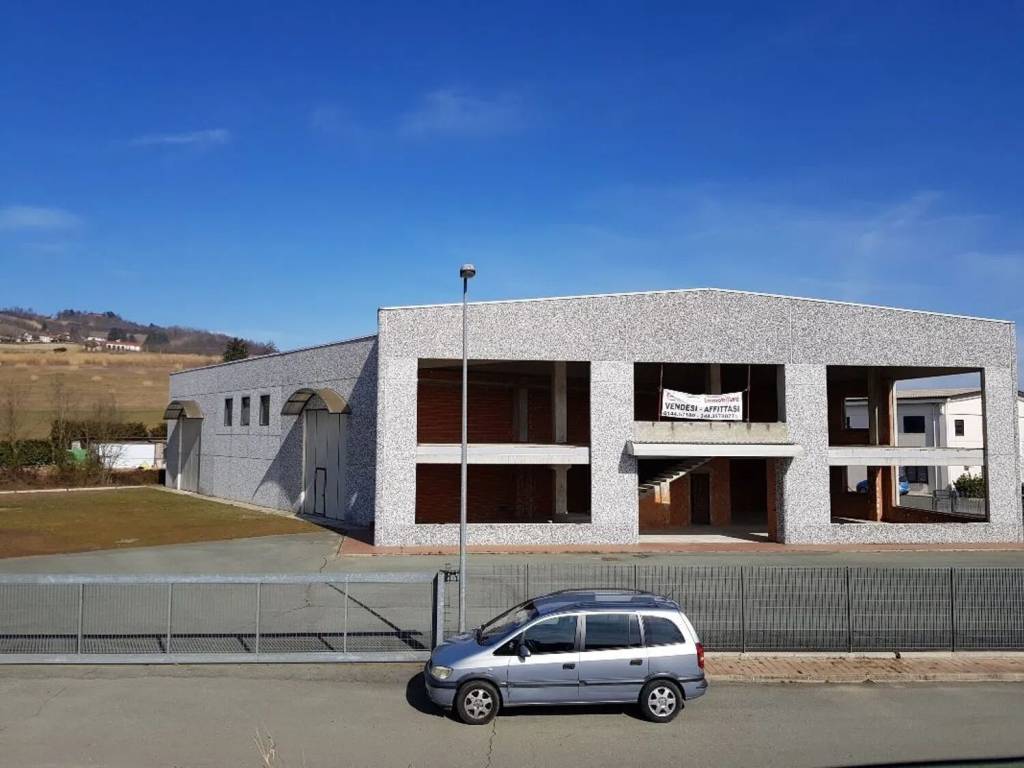 locale commerciale in vendita ad Acqui Terme